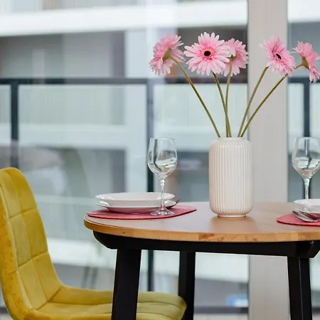 Studio With Balcony Kokoryczki By Renters شقة وارسو