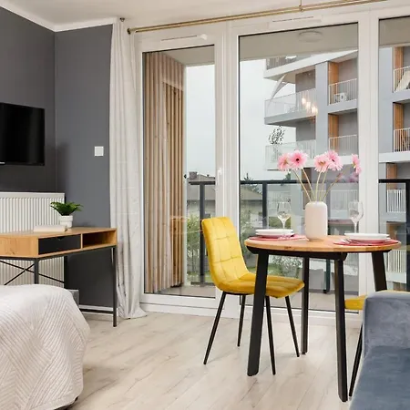 Studio With Balcony Kokoryczki By Renters ワルシャワ