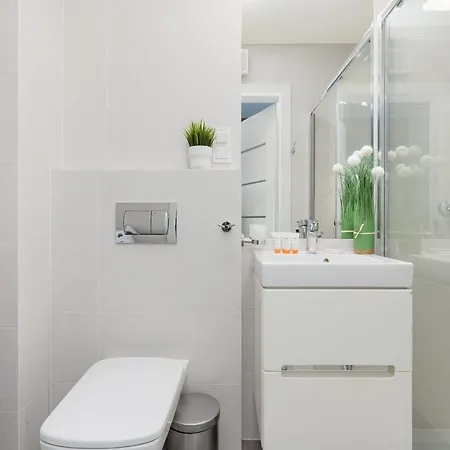 Studio With Balcony Kokoryczki By Renters アパート ワルシャワ