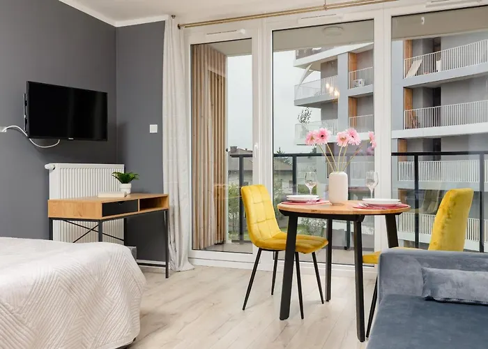 Studio With Balcony Kokoryczki By Renters Varsó